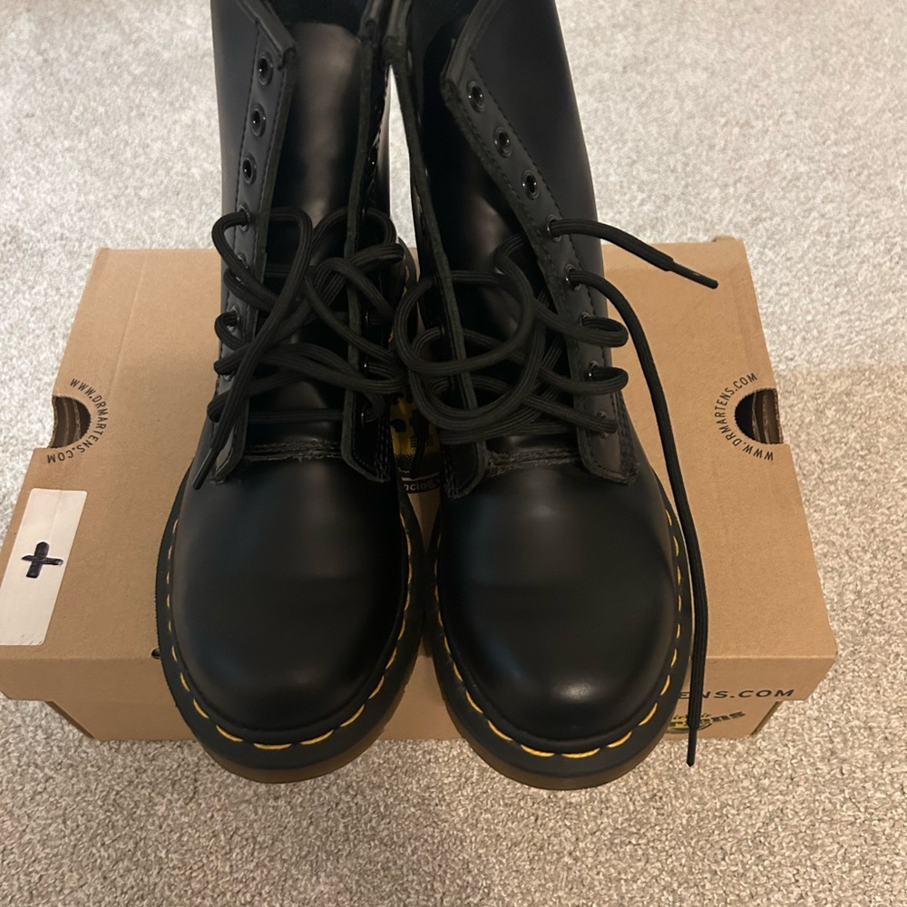 Dr. Martens Women’s New Black Combat Boots Size 7 Smooth Leather